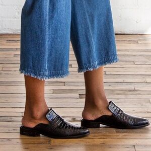 Freda Salvador Keen Mule